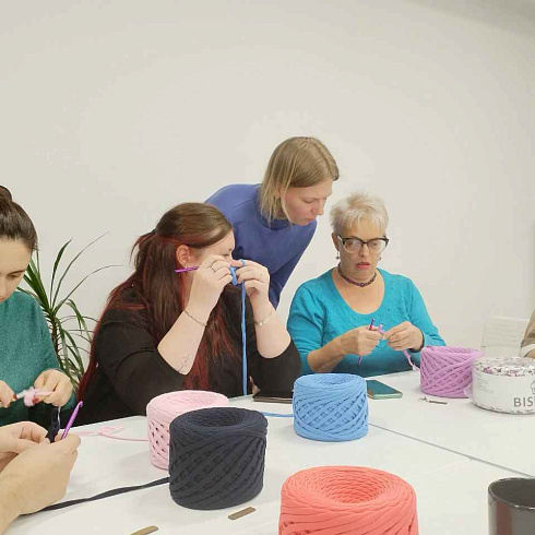 Обучающий мастер-класс по вязанию крючком для сотрудников Неосистем